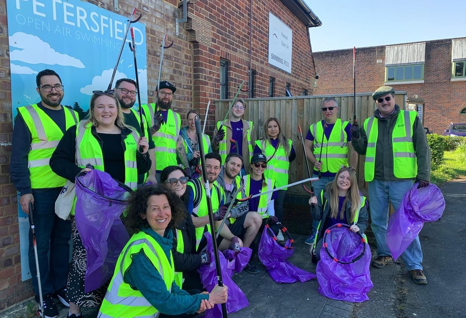 <p>Thirteen workers from Gallagher Communication and Pen Underwriting recently gave parts of the town a spring clean after joining forces with the Petersfield Society.</p>