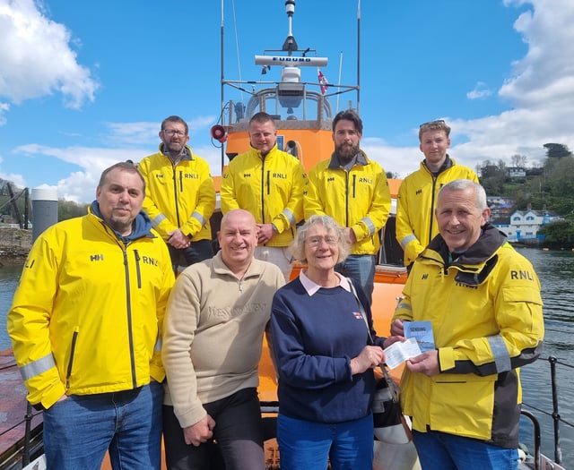 Widow gives £10,000 to lifeboats in memory of her husband