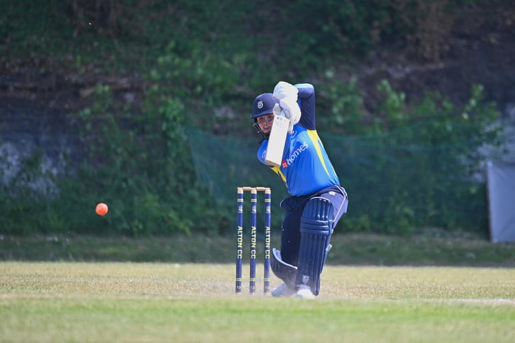 Alton batter Sam Ruffell (Photo: Howard Gadsby)
