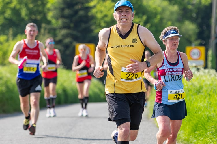Jamie Kilner-Smith of Alton Runners and Linda Tyler of Farnham Runners (Photo: Douglas MacLean)
