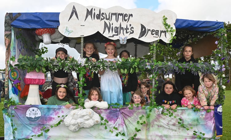 Members of the St Tudy Primary School with " A Midnight Summers Dream". (Picture: Adrian Jasper)