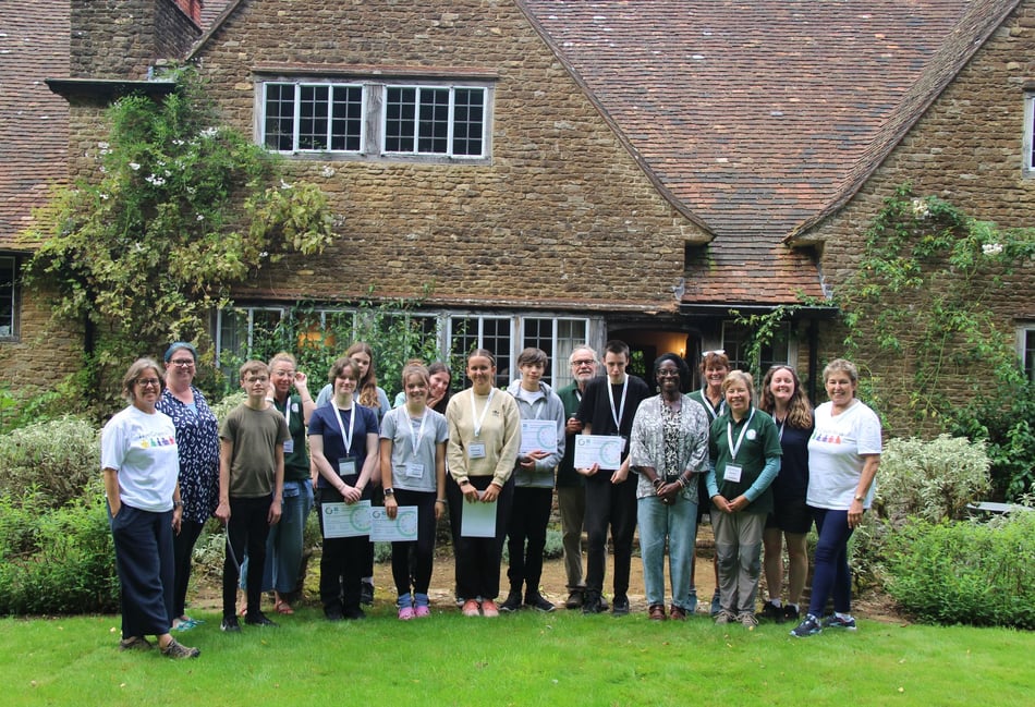 <p>Tone Tellefsen Hughes and Katherine Mills (far left), Flo Headlam (fifth from right), Vanessa Lanham-Day (far right) and Green Hub adult volunteers from the pilot project and the teens (Green Hub Project for Teens)</p>