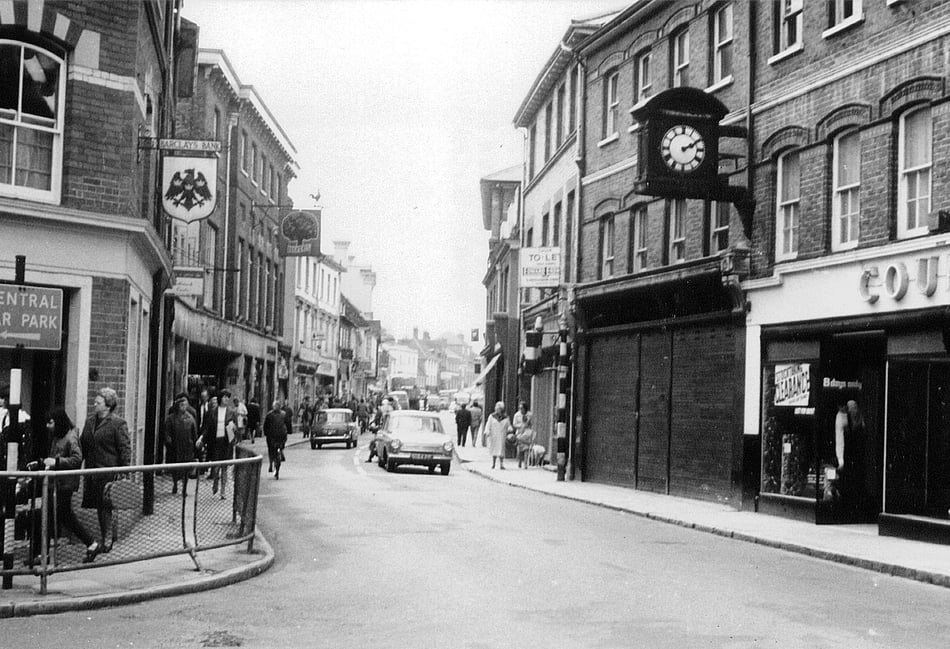 <p>This John Cripps photo shows the narrowest part of The Borough in Farnham during the 1960s including two-way traffic in what is today‘s one-way system.</p>