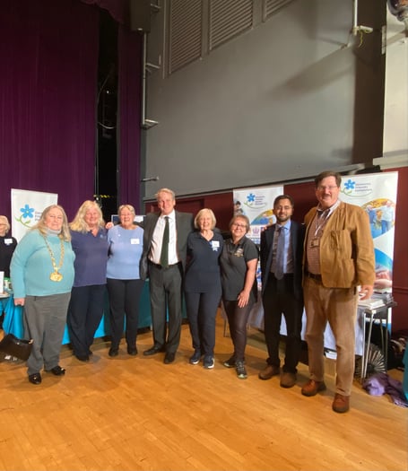 MP Damian Hinds, with Cllr Adeel Shah, town mayor Cllr Lesley Farrow, JC Crissey and volunteers from Dementia Friendly Petersfield/Alton and more