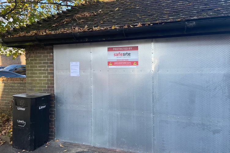South Street Bus shelter shut off by Waverley Borough Council