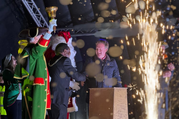 Farnham Town Mayor Brodie Mauluka and Farnham and Bordon MP Greg Stafford switch on the Christmas lights for 2024