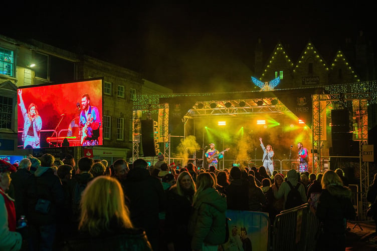 Stone Roots perform at Truro BID Christmas Lights switch-on
