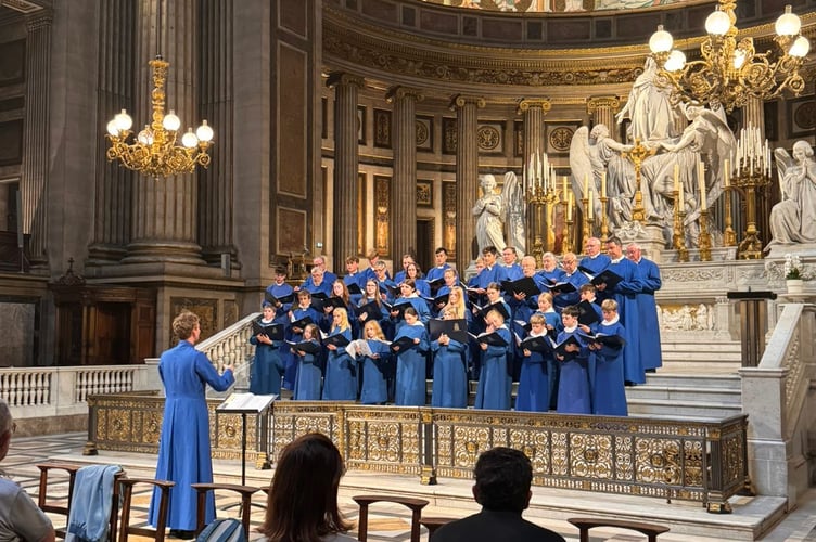 St Thomas-on The Bourne choir singing