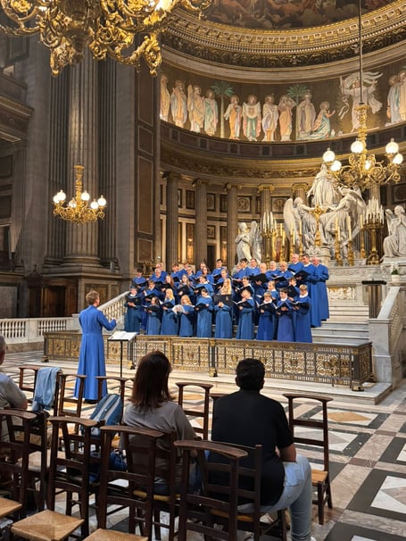 St Thomas-on The Bourne choir singing