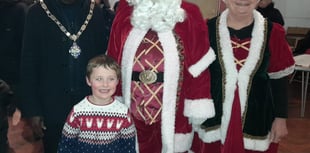 What a tease! Santa leaves it late at Badshot Lea