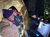 Come carolling around north Farnham