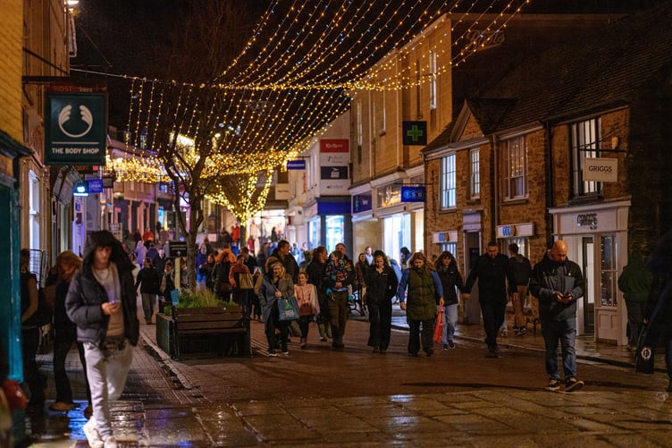 Christmas shoppers in Pydar Street, Truro