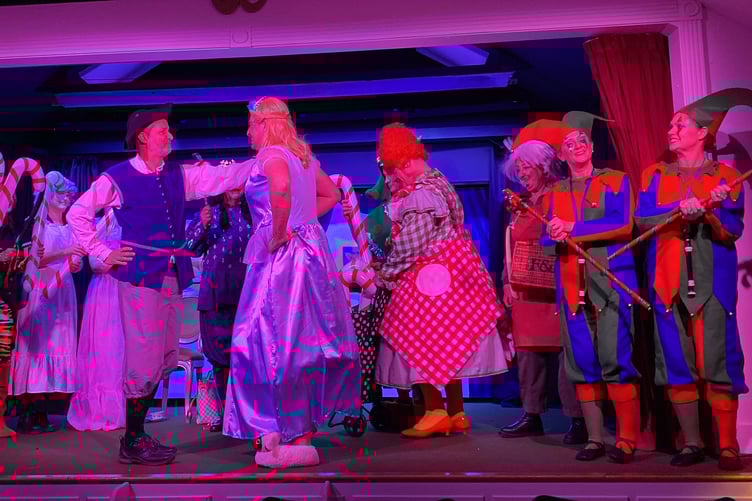 Tom and Sugar Honey at Ewshot Panto