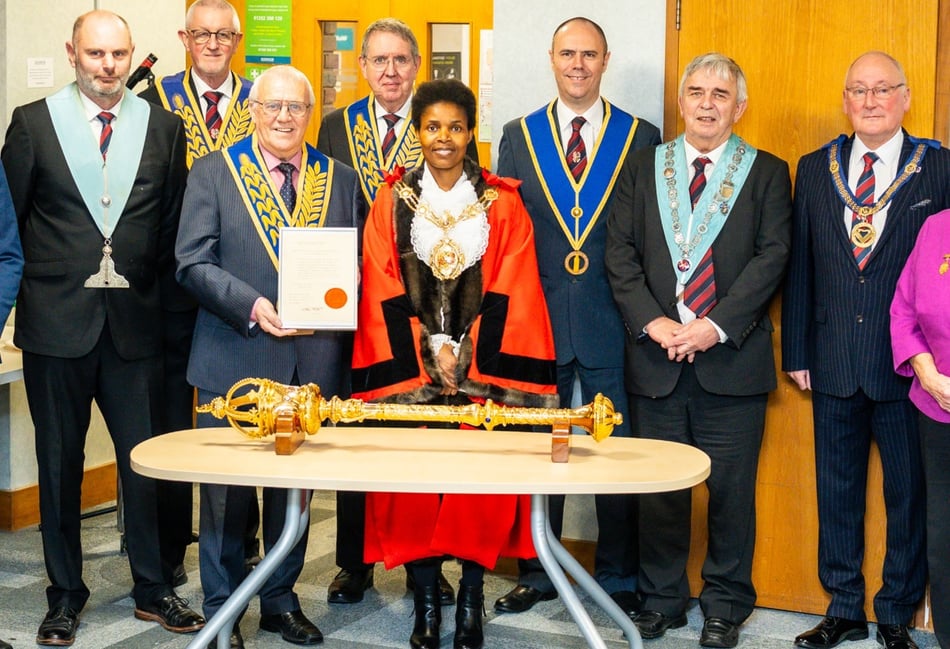 <p>Freemasons with Rushmoor mayor Cllr Mara Makunura and the original 1924 letter of thanks for the donation of the ceremonial mace</p>