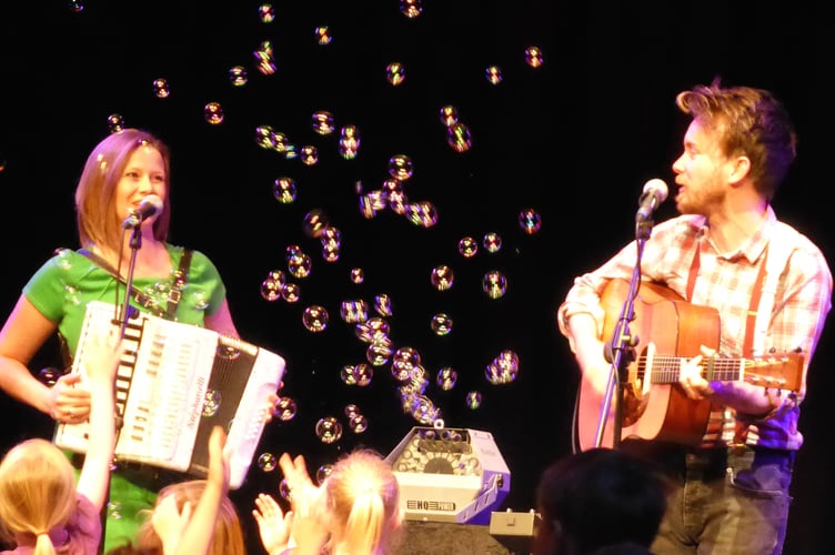 Debs Hanna and Stu Hanna, Megson Family Folk Show.  