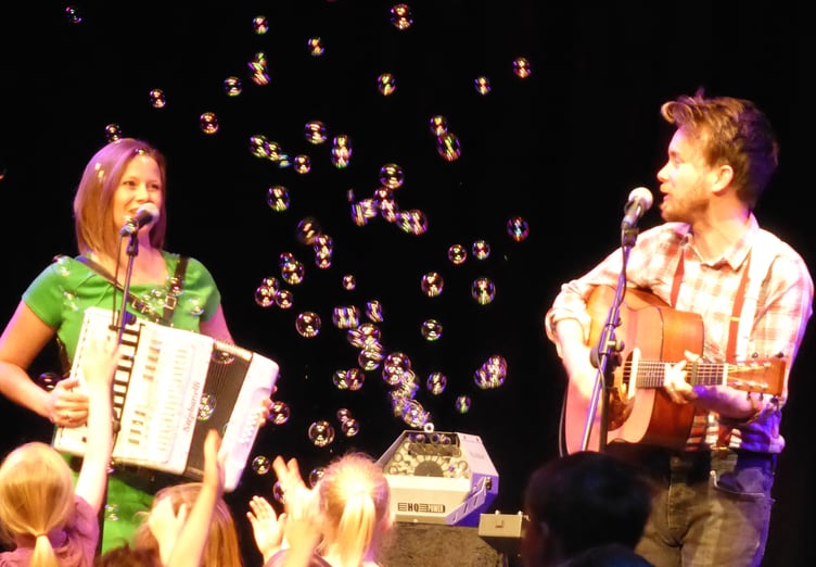 Debs Hanna and Stu Hanna, Megson Family Folk Show.