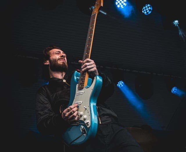 Intimate Woking gig for award-winning guitarist