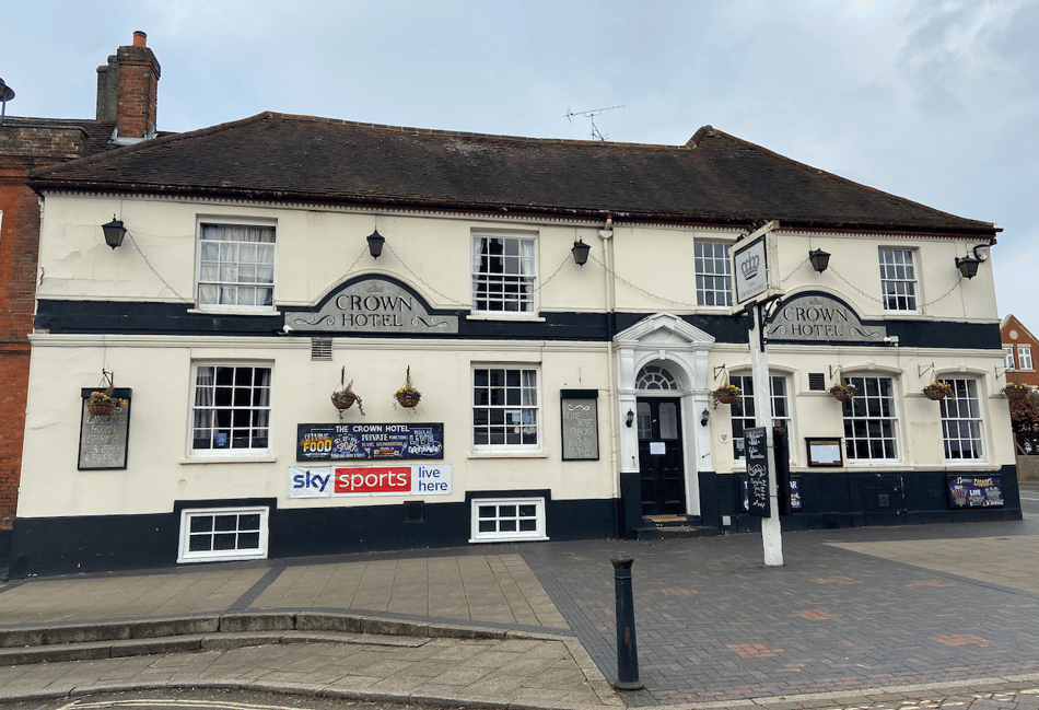 <p>The Crown Hotel in Alton is coming under new ownership from May 15.</p>