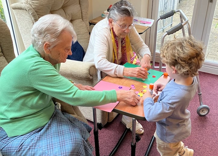 The youngsters and the residents took part in making pictures.