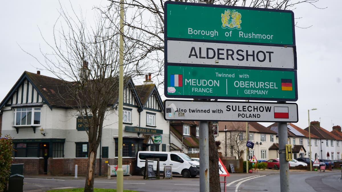 Farnham and Aldershot Contrasting Towns, Shared Borders in England