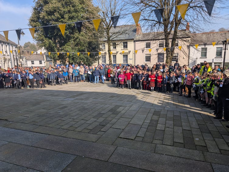 Mount Folly in Bodmin is packed with school children from Bodmin schools and neighbouring villages as they come together for St Piran's Day (Picture: Aaron Greenaway)