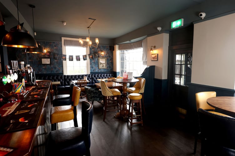The bar area of The Albion Tavern in Farnham, which is reopening after a £165k upgrade.
Photography for Greene King at The Albion Tavern in Farnham, UK.
Pictured is Manager Jennifer Boothuys at the pub.
Wednesday 5th March 2025
Photograph by Sam Stephenson, 07880 703135, www.samstephenson.co.uk.