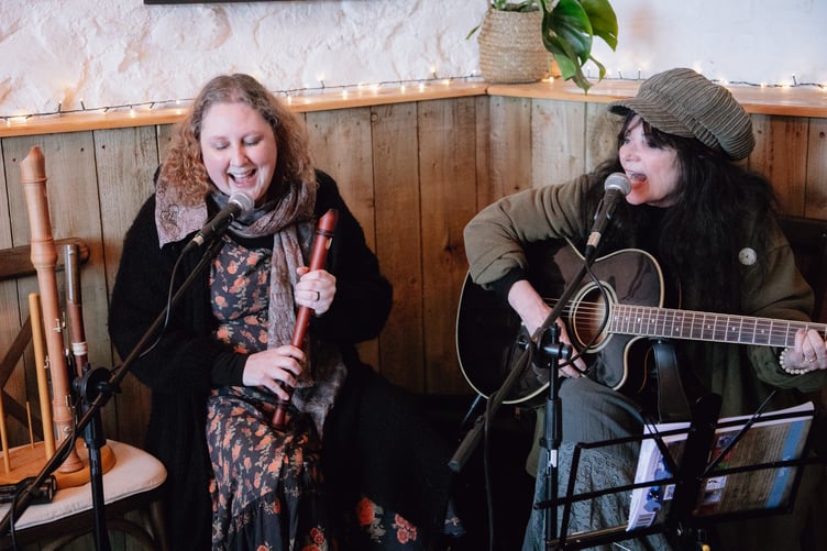 Folk band Mary and the Faeries entertained guests at the Eat Exmoor 2025 edition launch at Porlock Bay Oysters. PHOTO: Daffodil PR.