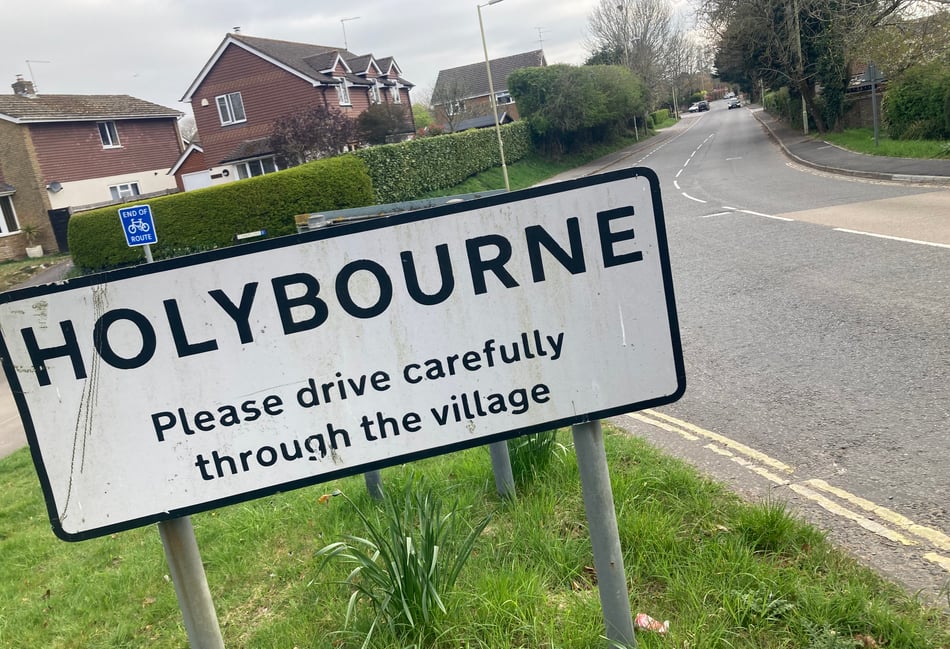 <p>Developer Redbrown wants a 20mph limit and new parking arrangements along London Road in Holybourne as part of its plan to build 156 houses in the village.</p>