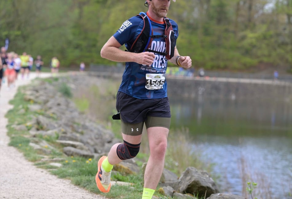 <p>Former soldier Alan Stapleton  runs the Leeds half-marathon so other soldiers don't have to suffer like he did</p>