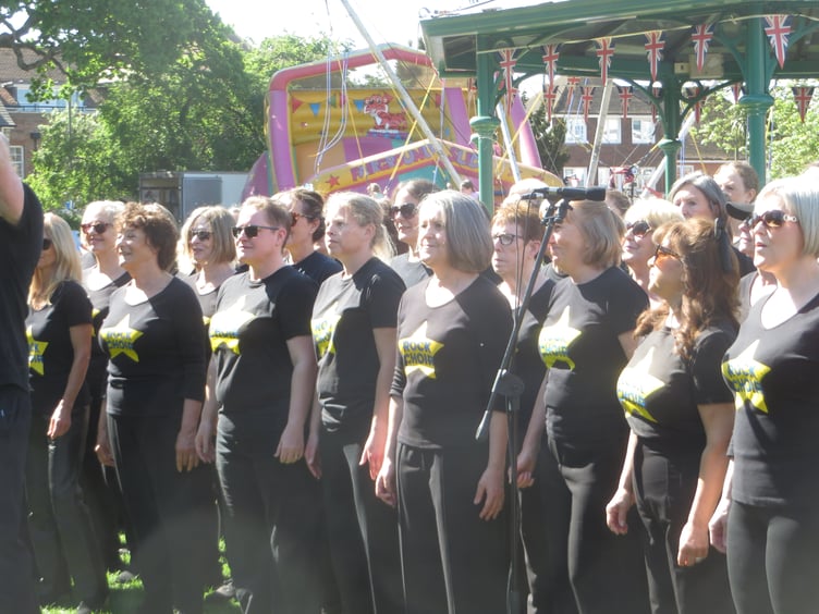 Superb performances by the Rock Choir at the Great Farnham Duck Race 2025.