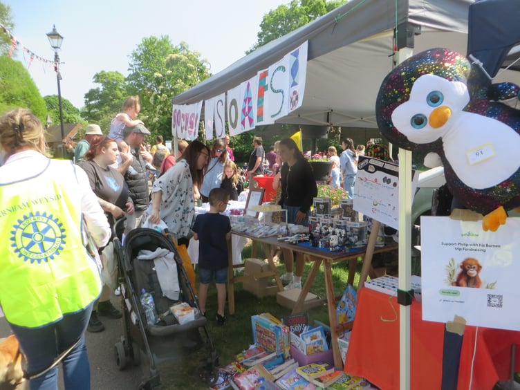 Weydon School fundraising at the Great Farnham Duck Race 2025.