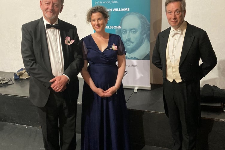 From left: Readers David Greenwood and Fiona Cullis, and conductor James Ross, Haslemere Musical Society Shakespeare in Music concert, Haslemere Hall, May 3rd 2025.