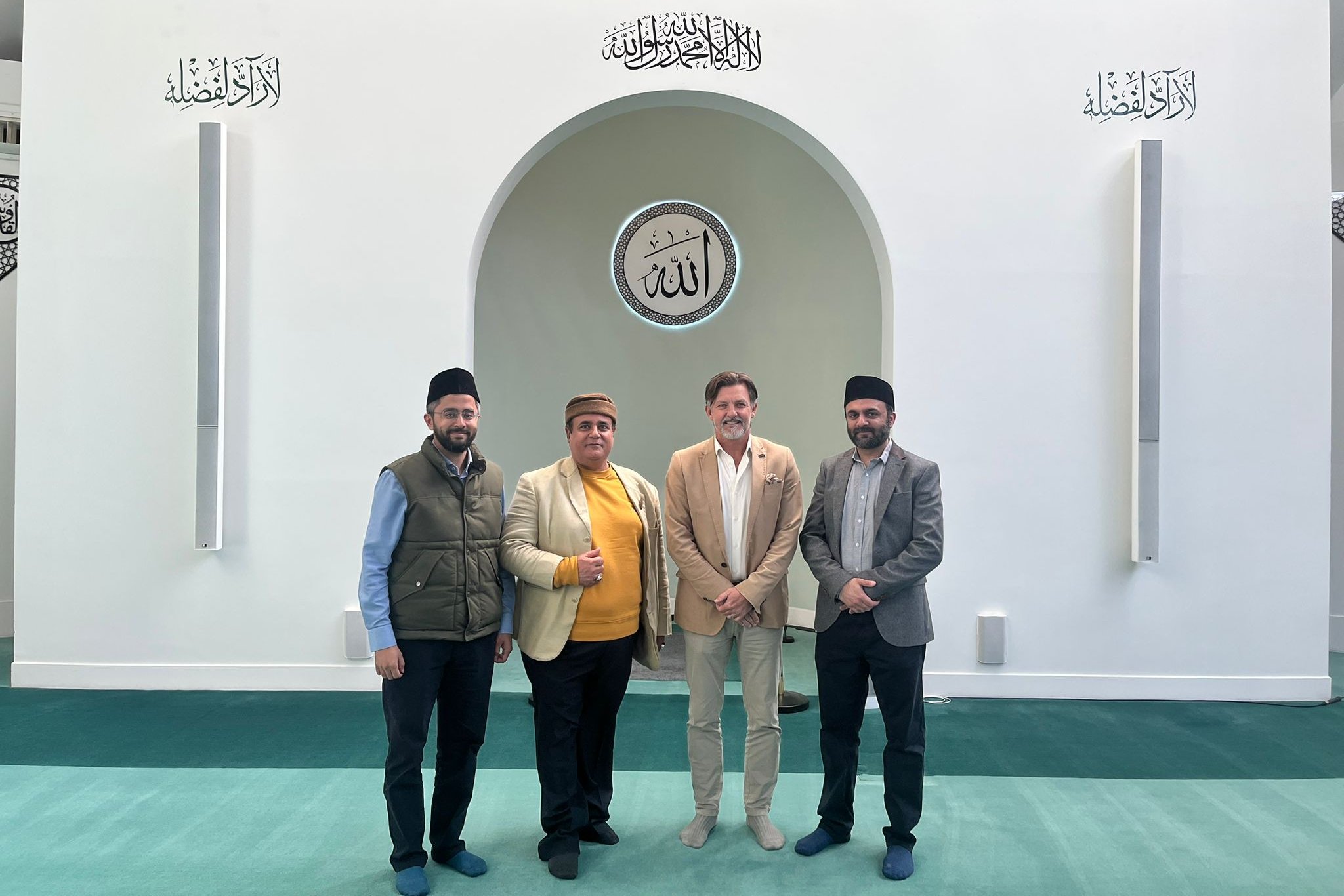 Former Premier League footballer Nicky Banger visits Tilford mosque ...