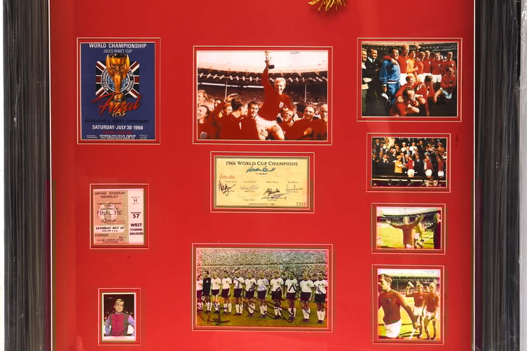 England 1966 World Cup-winners signed display