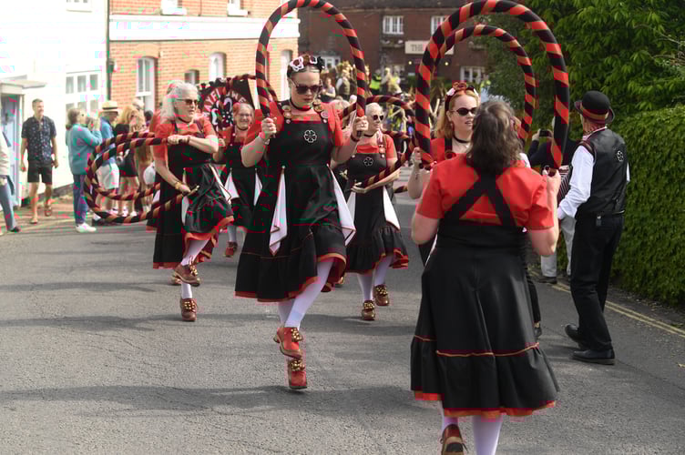 The 21st Watercress Festival took place in Alresford, Hampshire this weekend, with thousands of visitors taking to the streets of the town synonymous with producing the natural superfood, taking part in activity stalls, enjoying entertainers and musicians as well as take in the cooking expertise of professional chefs at the annual event.
Pictured: The Parade..©Russell Sach - 0771 882 6138
