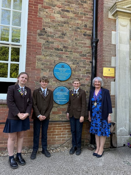 Deputy Mayor of Haslemere Jacquie Keen MBE with Amesbury’s Head Boy, Head Girl and Deputy Head Boy at the unveiling of a blue plaque in honour of Squadron Leader Melvin ‘Dinghy’ Young