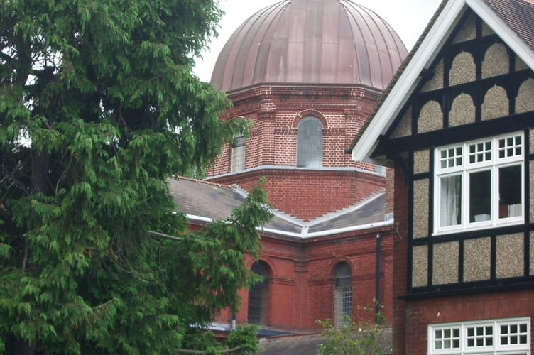 St Laurence Petersfield