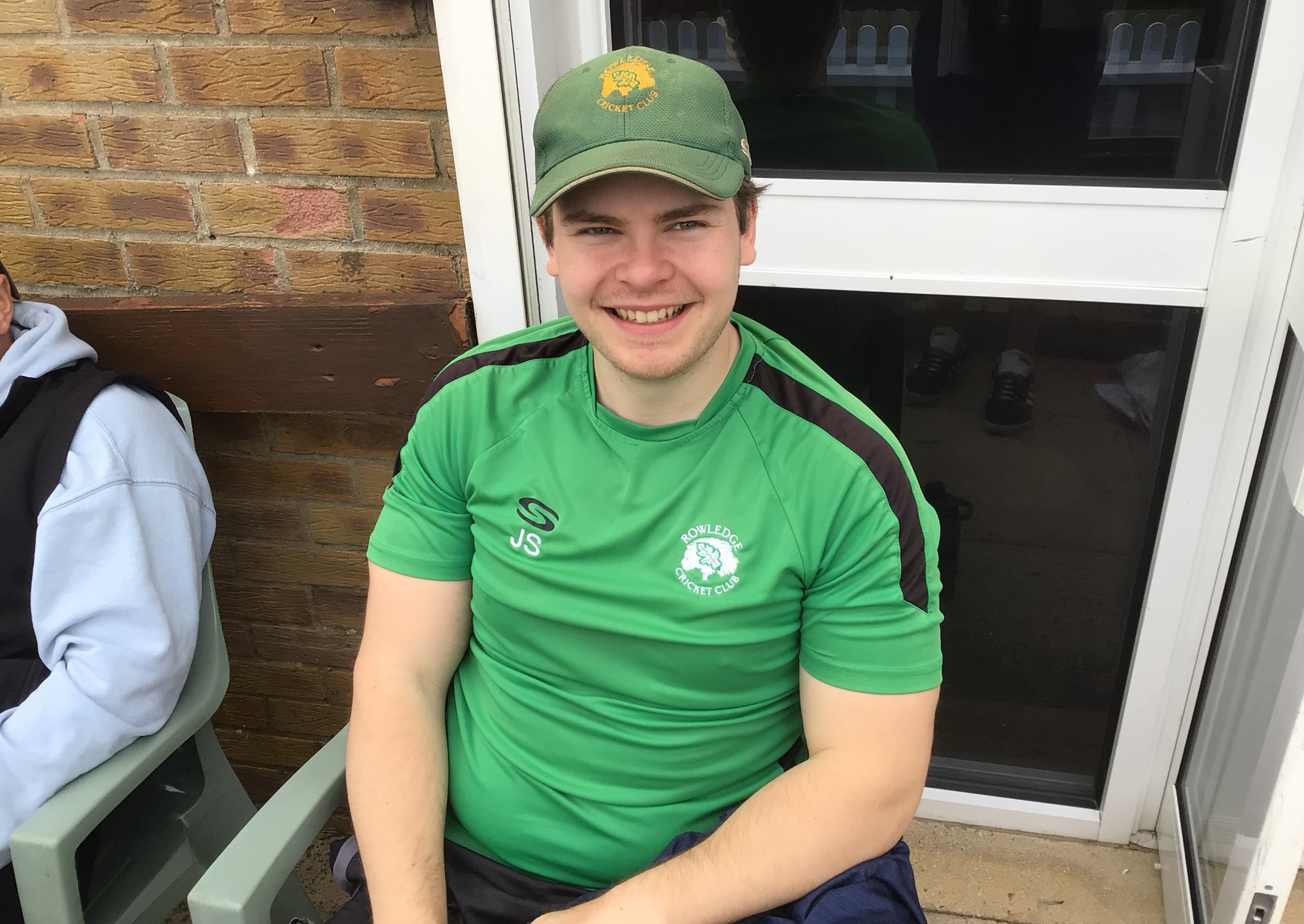Hands Of Rowledge Middle-order collapse proves costly for Rowledge | farnhamherald.com