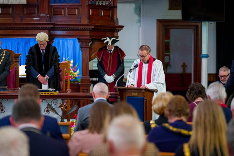 Rev Andy Boorne leads prayers at Truro's mayor-making service.jpg
