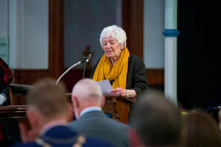 Cllr Lorrie Eathorne Gibbons proposes Cllr Chris Wells as mayor