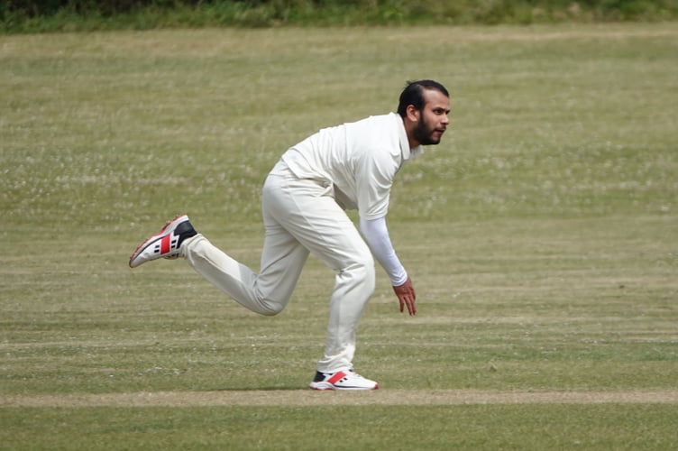 Kuthub Malikoo bowling for Clanfield's 1st XI.