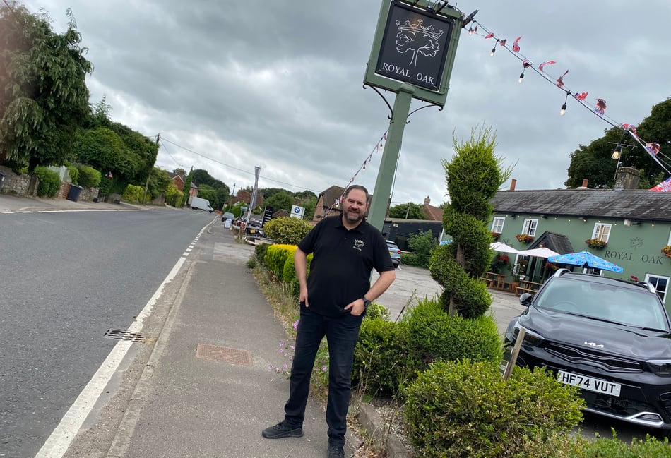 <p>Barry Pethers has been granted a new premises licence for The Royal Oak in Lower Farringdon.</p>