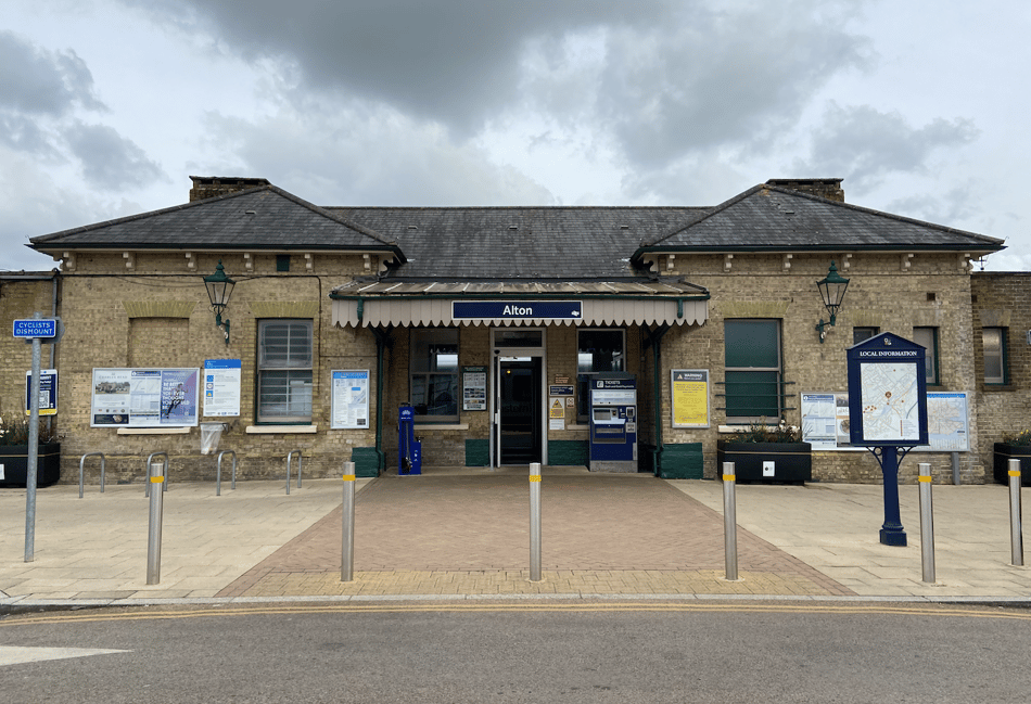 <p>Rail routes around Alton and Guildford will be impacted by engineering works over the Bank Holiday.</p>