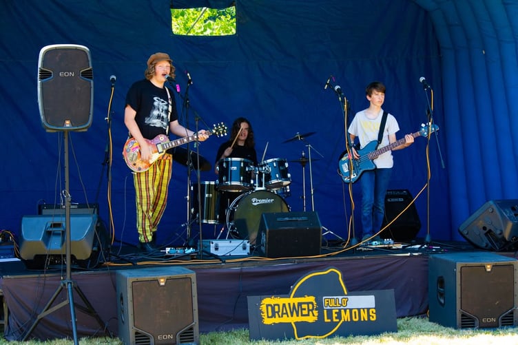 Drawer full o' Lemons playing at Sky Rise Festival 2025.