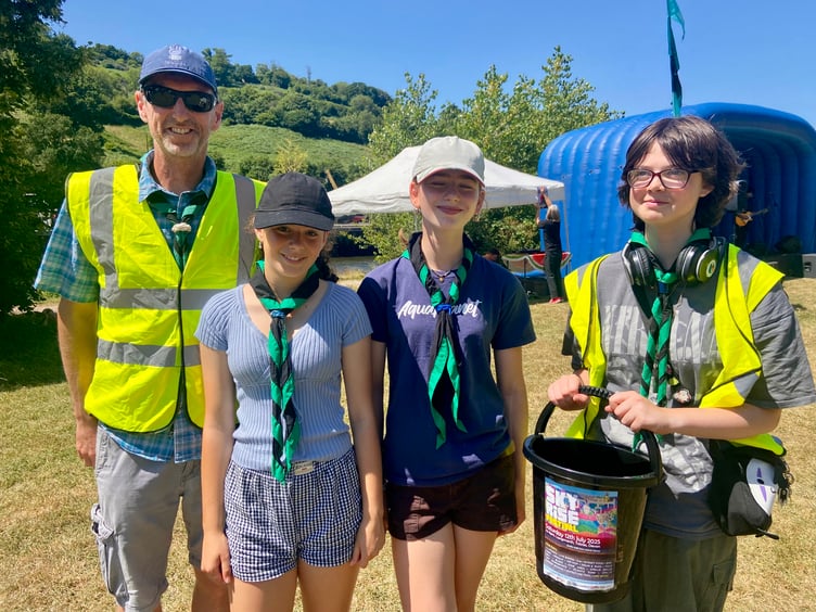 Scouts collecting for Sky Rise Festival