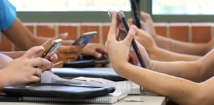 Parents plea to Farnham councillors: Save our kids from smartphones