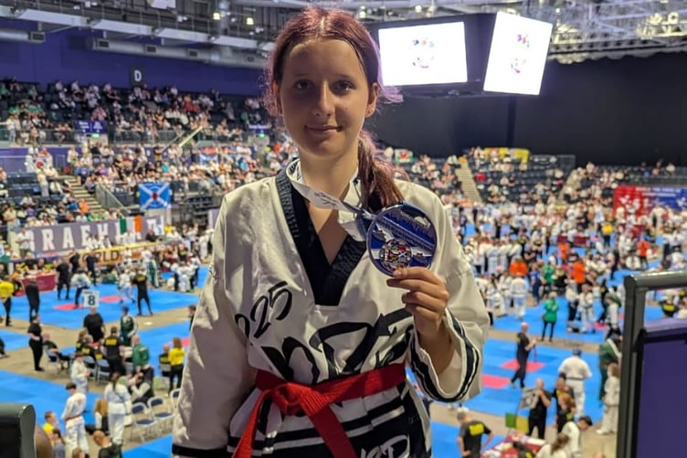 Wiktoria Czarnecka shows off her medal