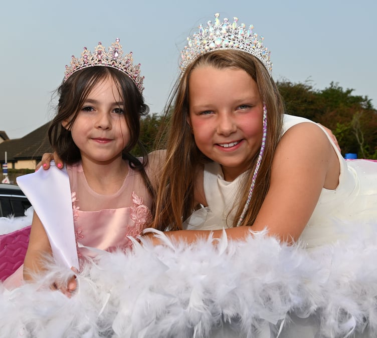 Bude Carnival Royalty Lucy Oake (princess) and Phoebe Alder-Bullock (carnival queen)