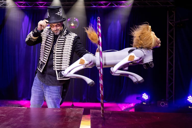 Take a look at the world's first robotic circus lion (Picture: Mark Passmore / SWNS)