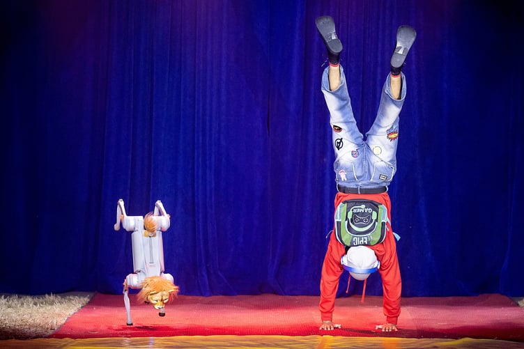 Take a look at the world's first robotic circus lion (Picture: Mark Passmore / SWNS)